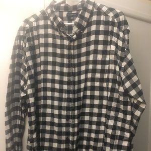 Men’s black and white check flannel